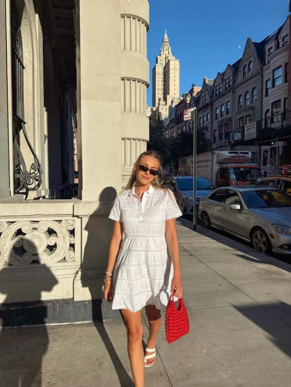 We’re taking summer style notes from Caroline ☀️ She teamed up with @jcrew to create an effortlessly chic look, finished with the cutest pop of color ❤️