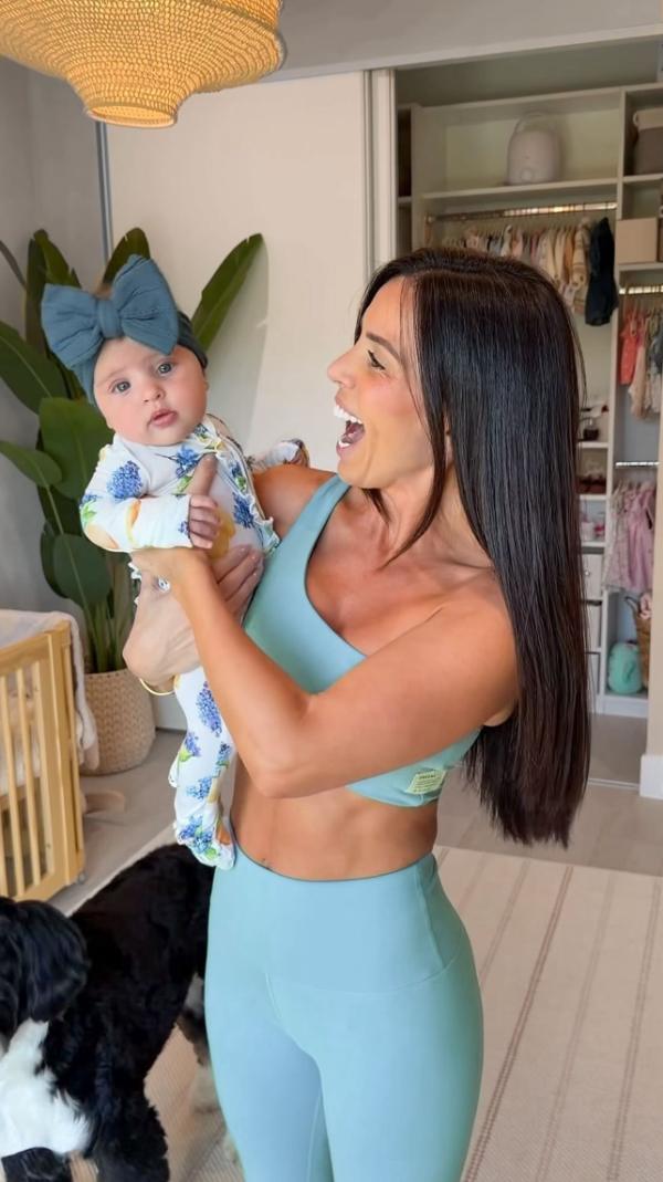 Ainsley partnered with @huggies to share her diaper bag essentials 🤍 From everyday must-haves to the diapers she always keeps stocked 🍼 She’s ready to go anyw